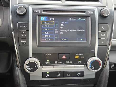 Used 2014 Toyota Camry SE image 26