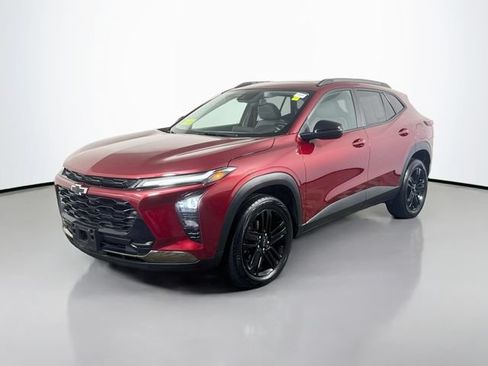 Used 2024 Chevrolet Trax ACTIV w/ Sunroof Package FWD image 2