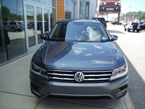 Used 2018 Volkswagen Tiguan SEL AWD/4WD image 5
