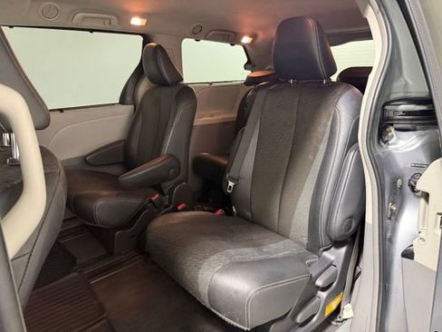 Used 2013 Toyota Sienna SE FWD image 23