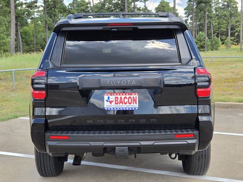 Used 2026 Toyota 4Runner SR5 RWD image 5