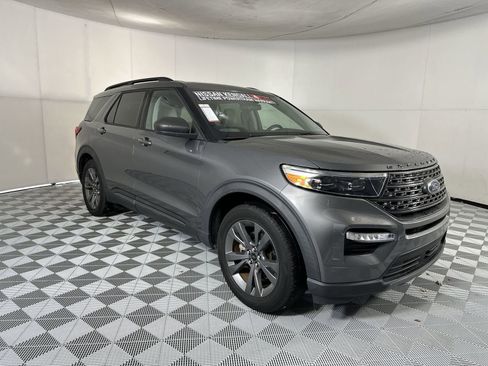 Used 2021 Ford Explorer XLT w/ Equipment Group 202A RWD image 2