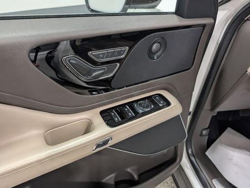 Used 2021 Lincoln Aviator Reserve w/ Elements Package Plus AWD/4WD image 15