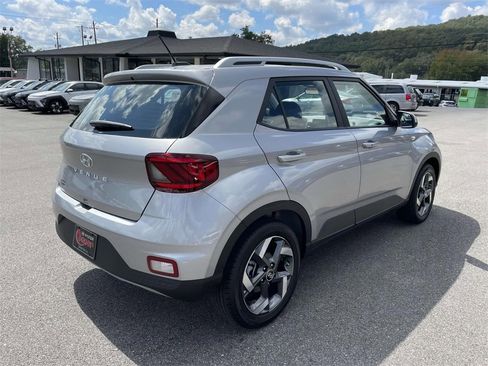 New 2026 Hyundai Venue SEL image 3