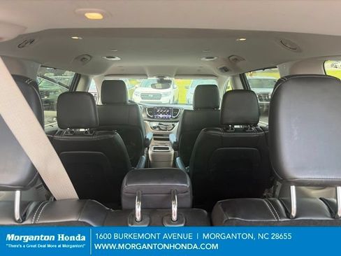 Used 2024 Chrysler Pacifica Touring-L FWD image 30