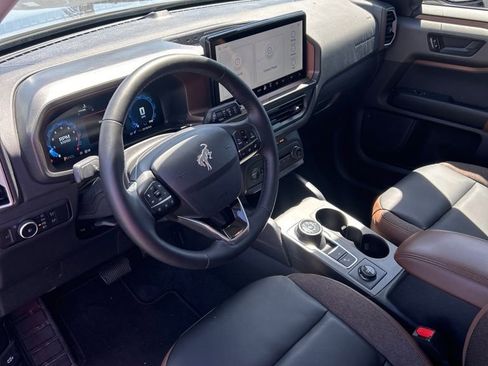 Used 2025 Ford Bronco Sport Outer Banks AWD/4WD image 21