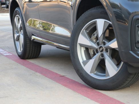 Certified 2025 Audi Q5 2.0T Premium w/ Convenience Plus Package image 3