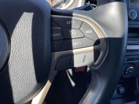 Used 2016 Jeep Cherokee Sport image 31