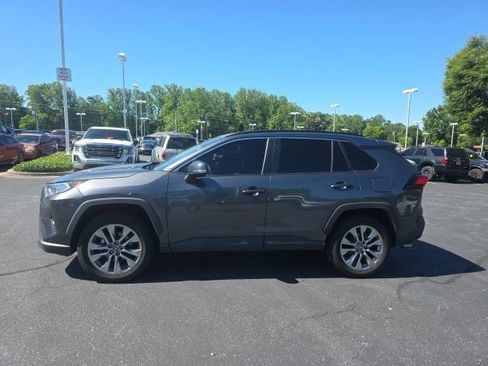 Used 2021 Toyota RAV4 XLE Premium FWD image 5