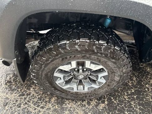 Used 2022 Toyota Tacoma TRD Off-Road AWD/4WD image 6