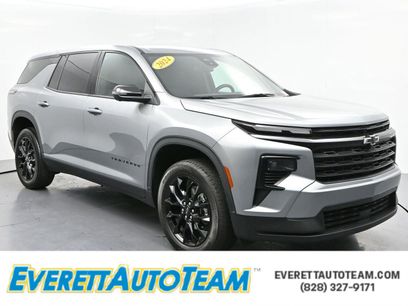 Used 2024 Chevrolet Traverse LS w/ Midnight/Sport Edition