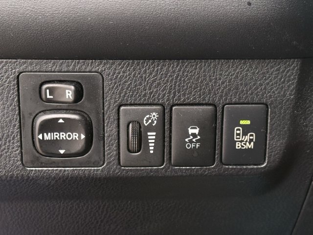 Used 2014 Toyota RAV4 Limited w/ Technology Package FWD image 23