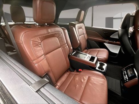 Used 2025 Lincoln Aviator Reserve w/ Equipment Group 201A AWD/4WD image 28