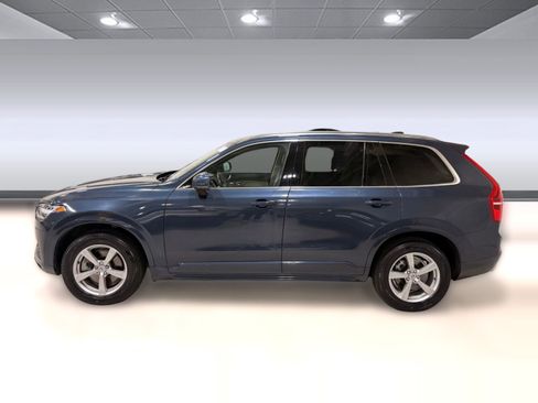 Used 2020 Volvo XC90 T5 Momentum image 2