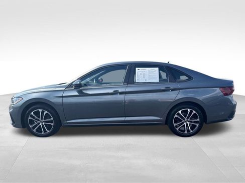 Used 2025 Volkswagen Jetta Sport FWD image 3