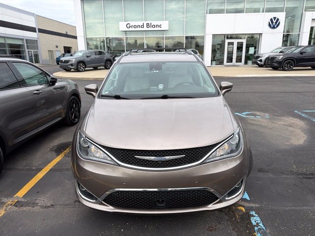Used 2018 Chrysler Pacifica Touring-L Plus FWD image 2