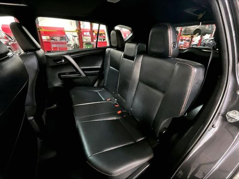 Used 2017 Toyota RAV4 SE image 25