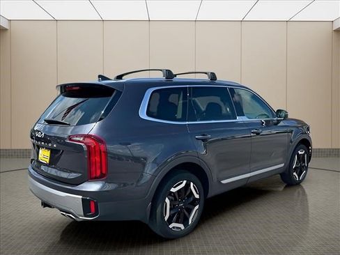 Used 2025 Kia Telluride S FWD image 3