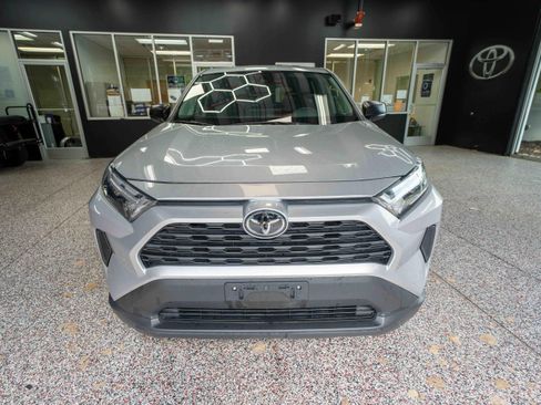Used 2025 Toyota RAV4 LE AWD/4WD image 6