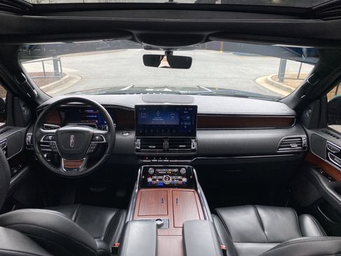 Used 2024 Lincoln Navigator L 4WD image 19