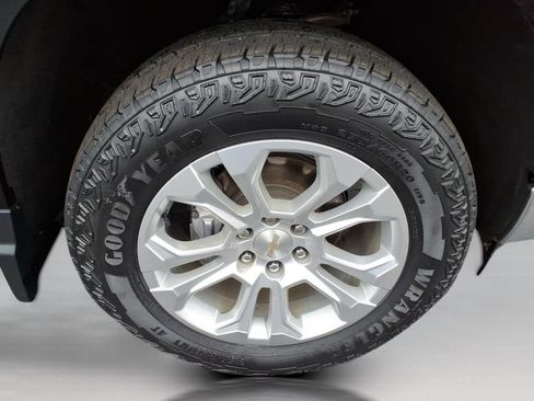 Used 2022 Chevrolet Silverado 1500 LTZ w/ LTZ Convenience Package II image 9