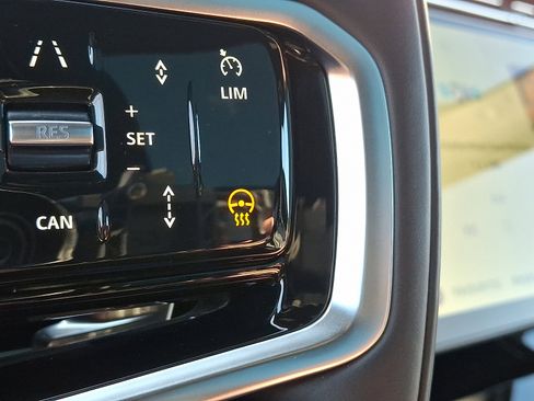 Used 2024 Land Rover Range Rover Sport SE image 25