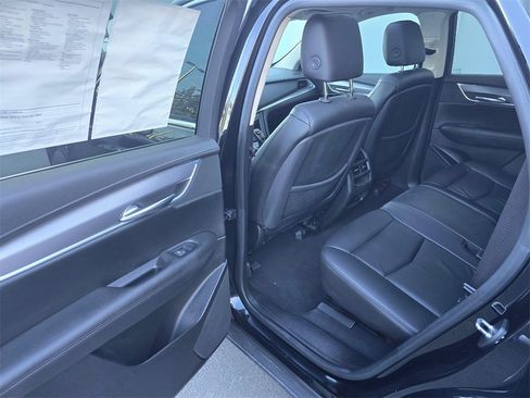 Used 2018 Cadillac XT5 Luxury w/ Driver Awareness Package image 15