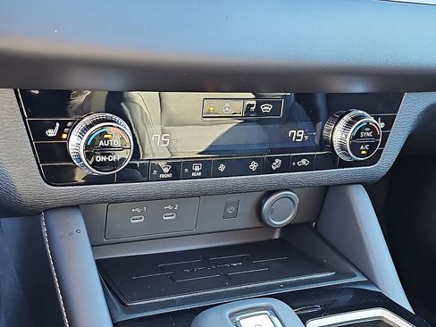 New 2026 Mitsubishi Outlander SE image 17