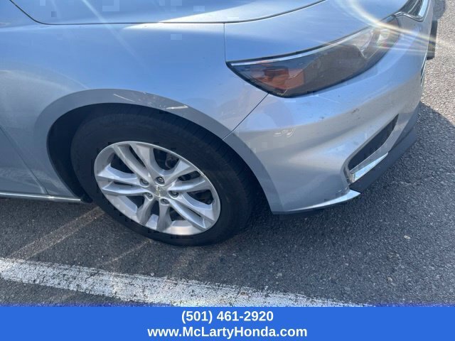 Used 2017 Chevrolet Malibu LT w/ Leather Package FWD image 7