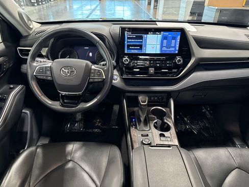 Used 2020 Toyota Highlander Limited image 12