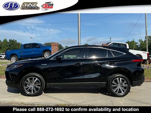 Used 2021 Toyota Venza LE image 3
