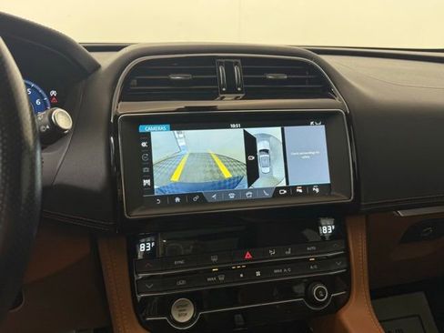 Used 2020 Jaguar F-PACE SVR image 34