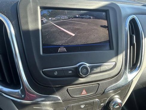 Used 2020 Chevrolet Equinox LS w/ LS Convenience Package image 18