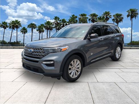 Used 2024 Ford Explorer King Ranch w/ Technology Package RWD image 3