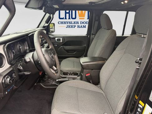 Used 2024 Jeep Wrangler Unlimited AWD/4WD image 25