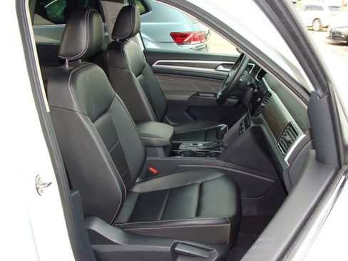 Used 2022 Volkswagen Atlas SE w/ Black Wheel Package image 12