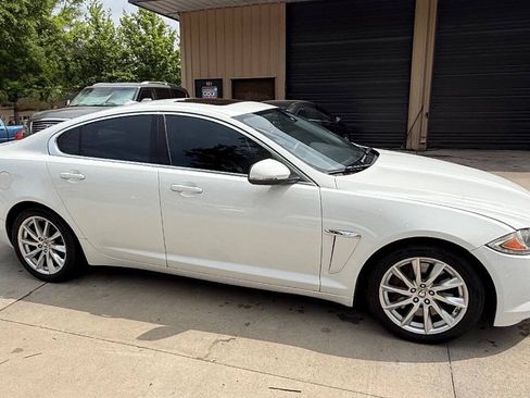 Used 2013 Jaguar XF RWD image 16
