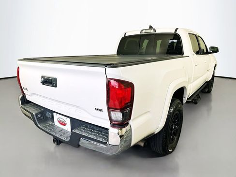 Used 2019 Toyota Tacoma SR5 AWD/4WD image 5