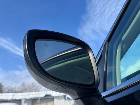 Used 2023 Chrysler Pacifica Touring-L image 13