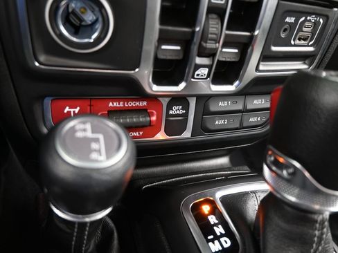 Used 2024 Jeep Gladiator Sport image 25