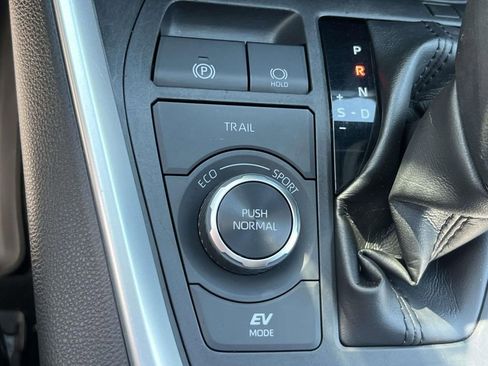 Used 2022 Toyota RAV4 XLE w/ Convenience Package AWD/4WD image 32