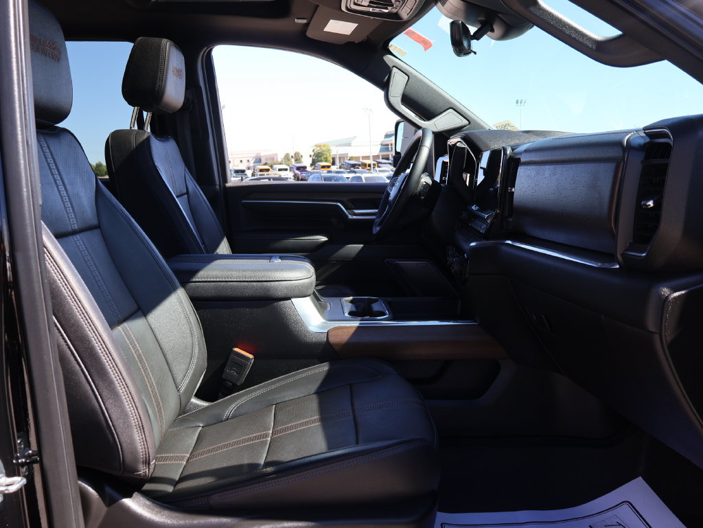 Used 2024 Chevrolet Silverado 2500 High Country w/ High Country Premium Package AWD/4WD image 8