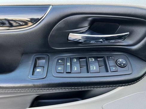 Used 2019 Dodge Grand Caravan SE FWD image 13