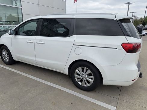 Used 2016 Kia Sedona LX w/ LX Convenience Package image 4