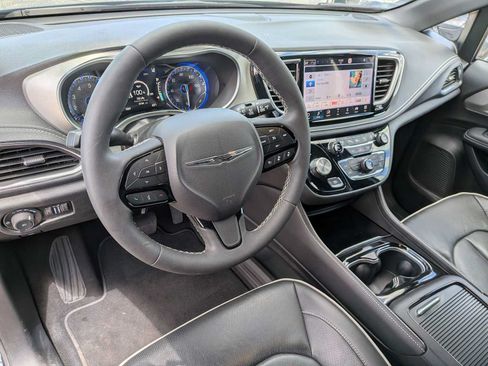Used 2023 Chrysler Pacifica Limited w/ S Appearance Package AWD/4WD image 15