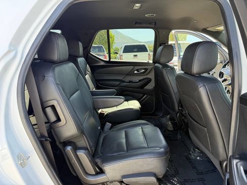 Used 2023 Chevrolet Traverse LT w/ LT Premium Package AWD/4WD image 21