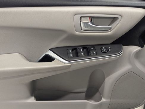 Used 2017 Toyota Camry LE image 10