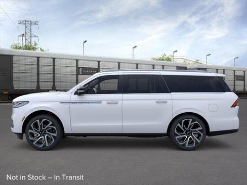 New 2026 Lincoln Navigator L Reserve AWD/4WD image 3