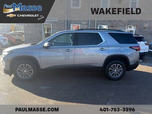 Used 2023 Chevrolet Traverse LT w/ Rear Camera Mirror Package image 2