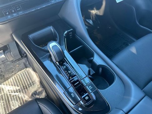 Used 2025 Toyota Crown Signia XLE image 23